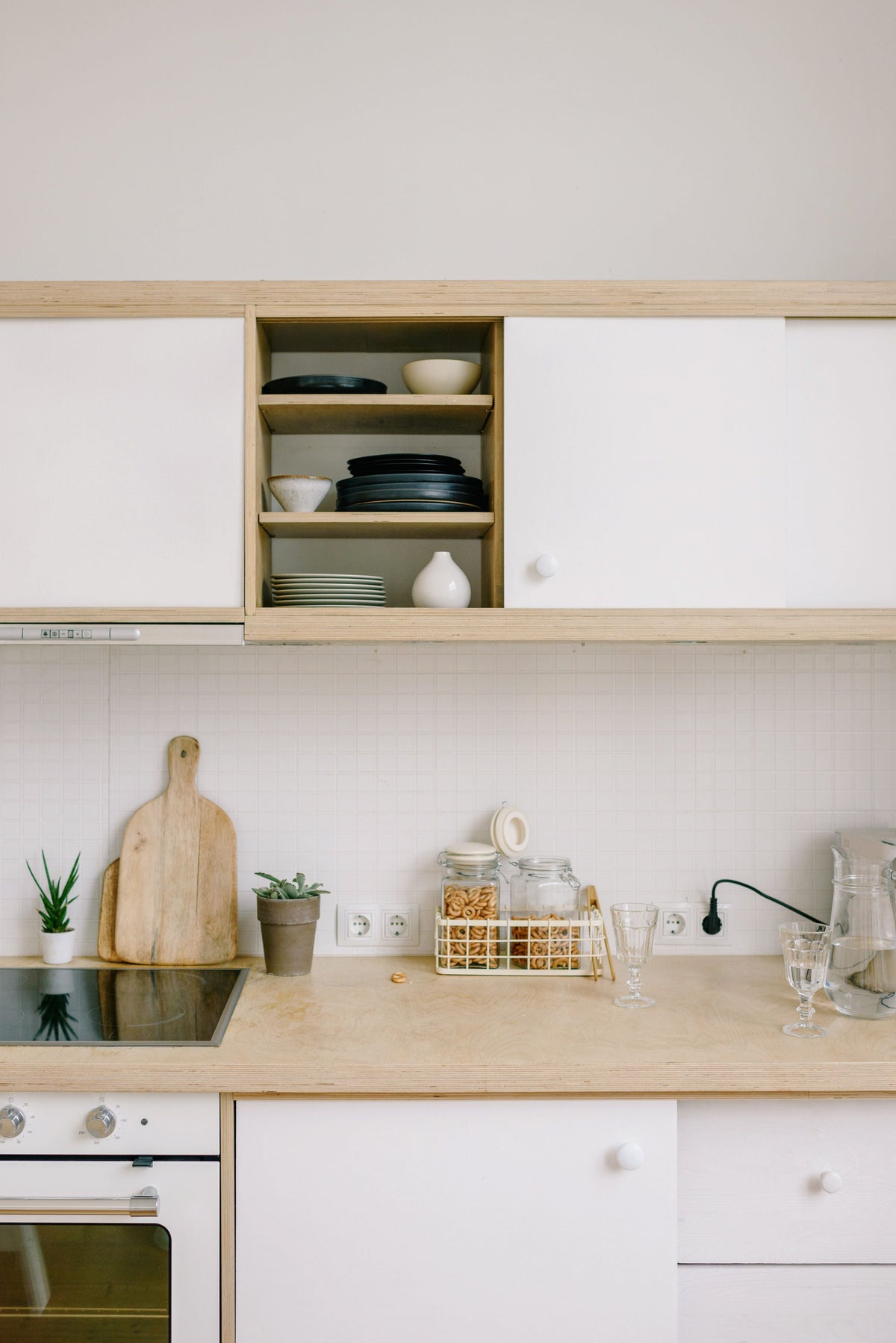 Kitchen & Dining